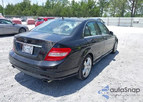 2010 Mercedes-Benz C 300 Luxury/Sport z USA, uszkodzony, nr VIN WDDGF5EB1AR100132